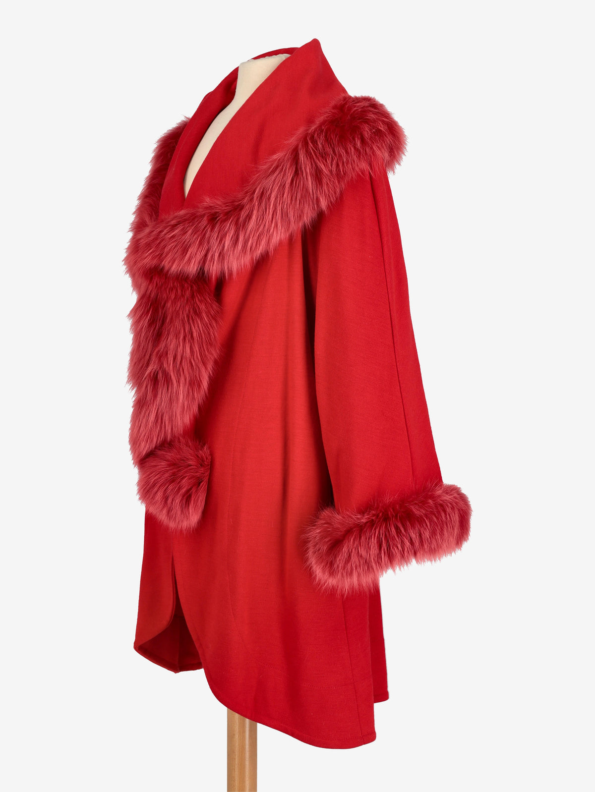 Vintage Red Coat With Fur W2511.115.09  Vintage 
