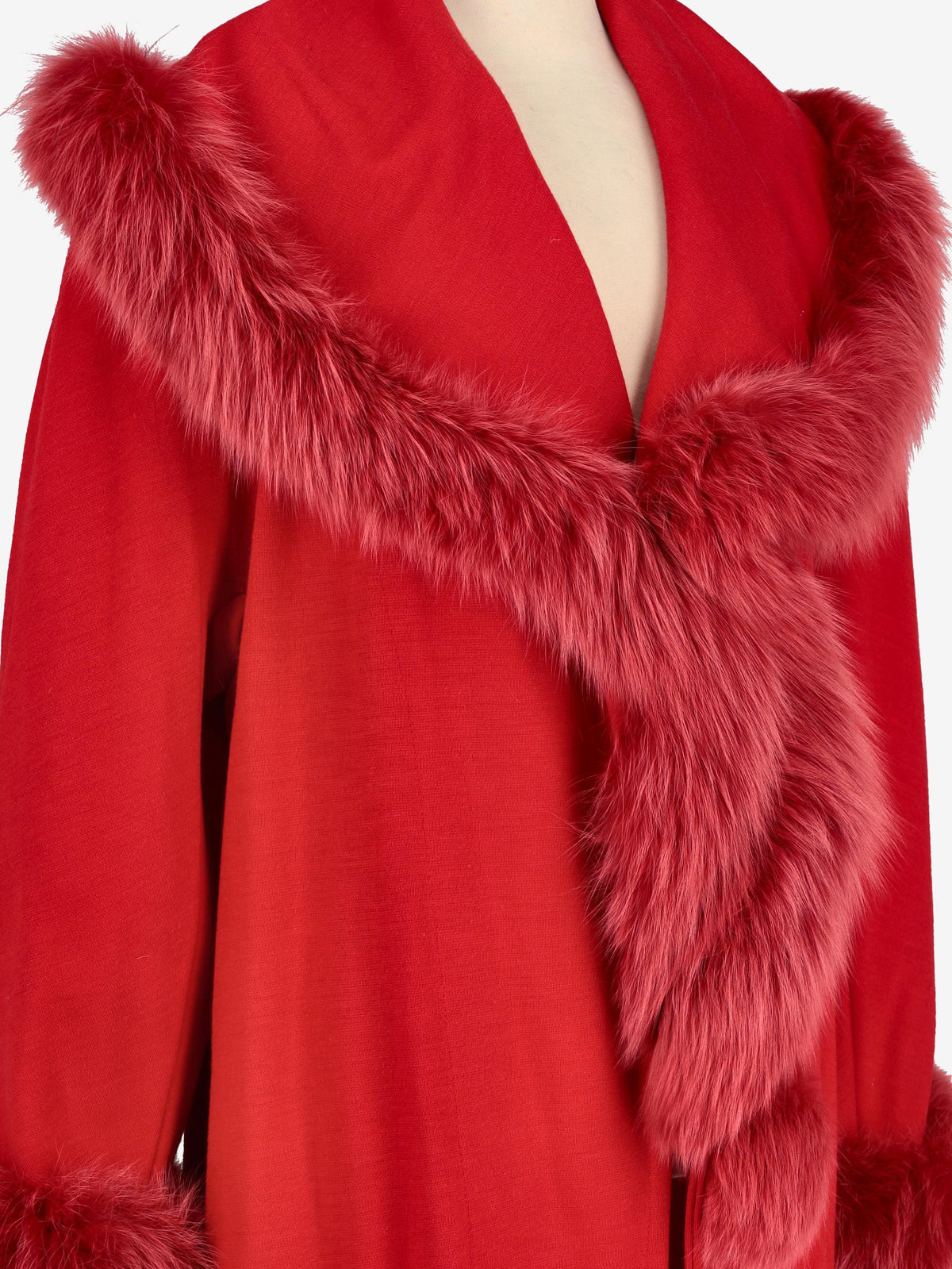 Vintage Red Coat With Fur W2511.115.09  Vintage 