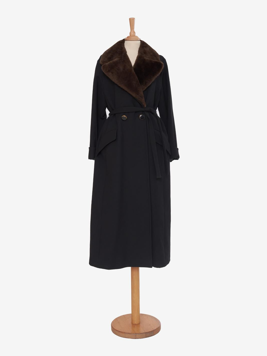 Max Mara 毛领双排扣大衣
