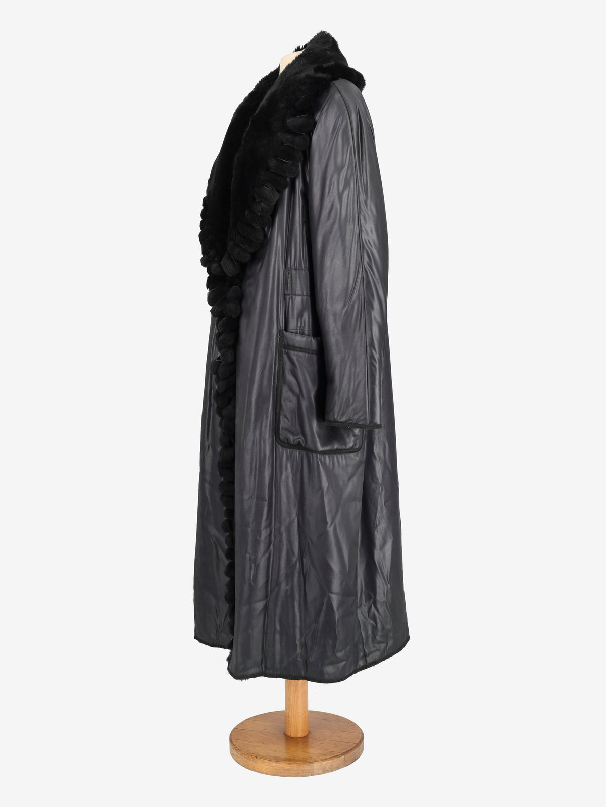Fendi Long Coat With Fur Inserts W2511.115.06  Fendi 