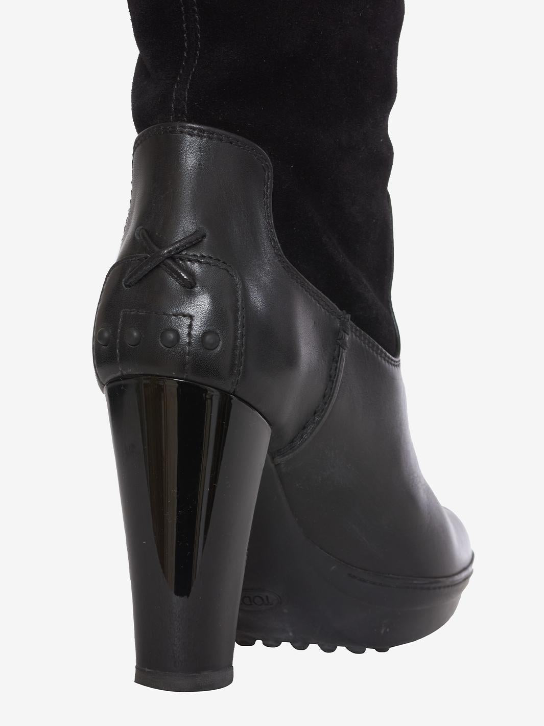 Stivale in pelle nera di Tod's