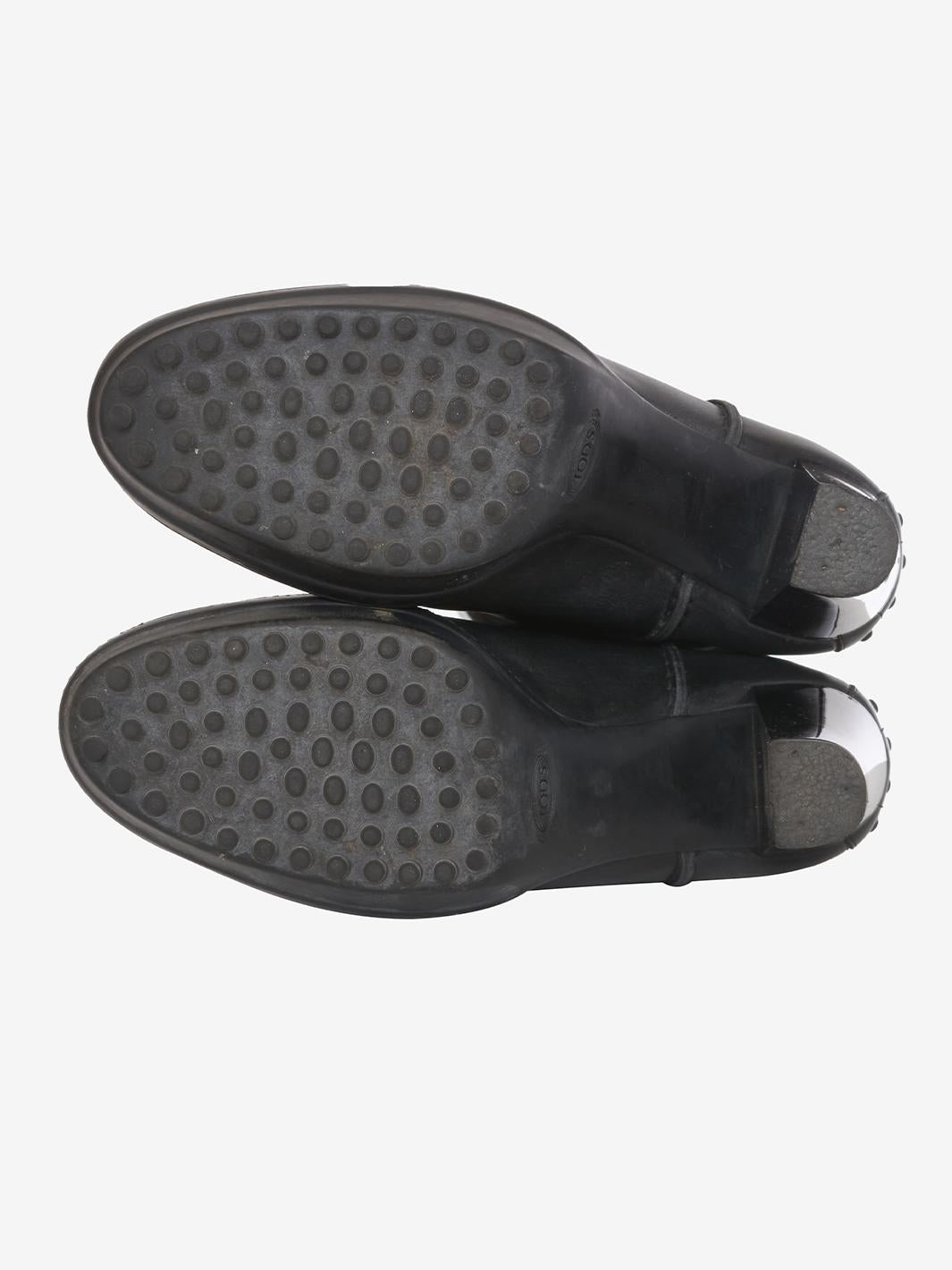 Stivale in pelle nera di Tod's