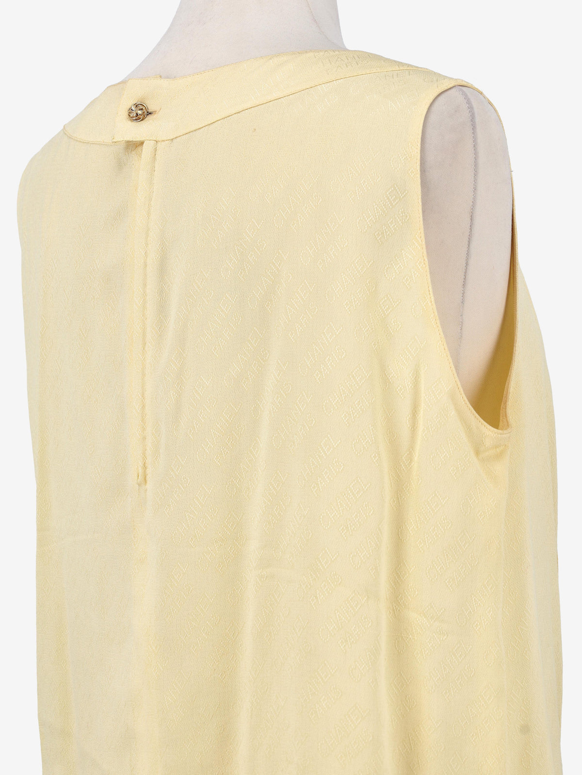 Chanel Boutique Yellow Wool Suit WCV13032025.81  Chanel 