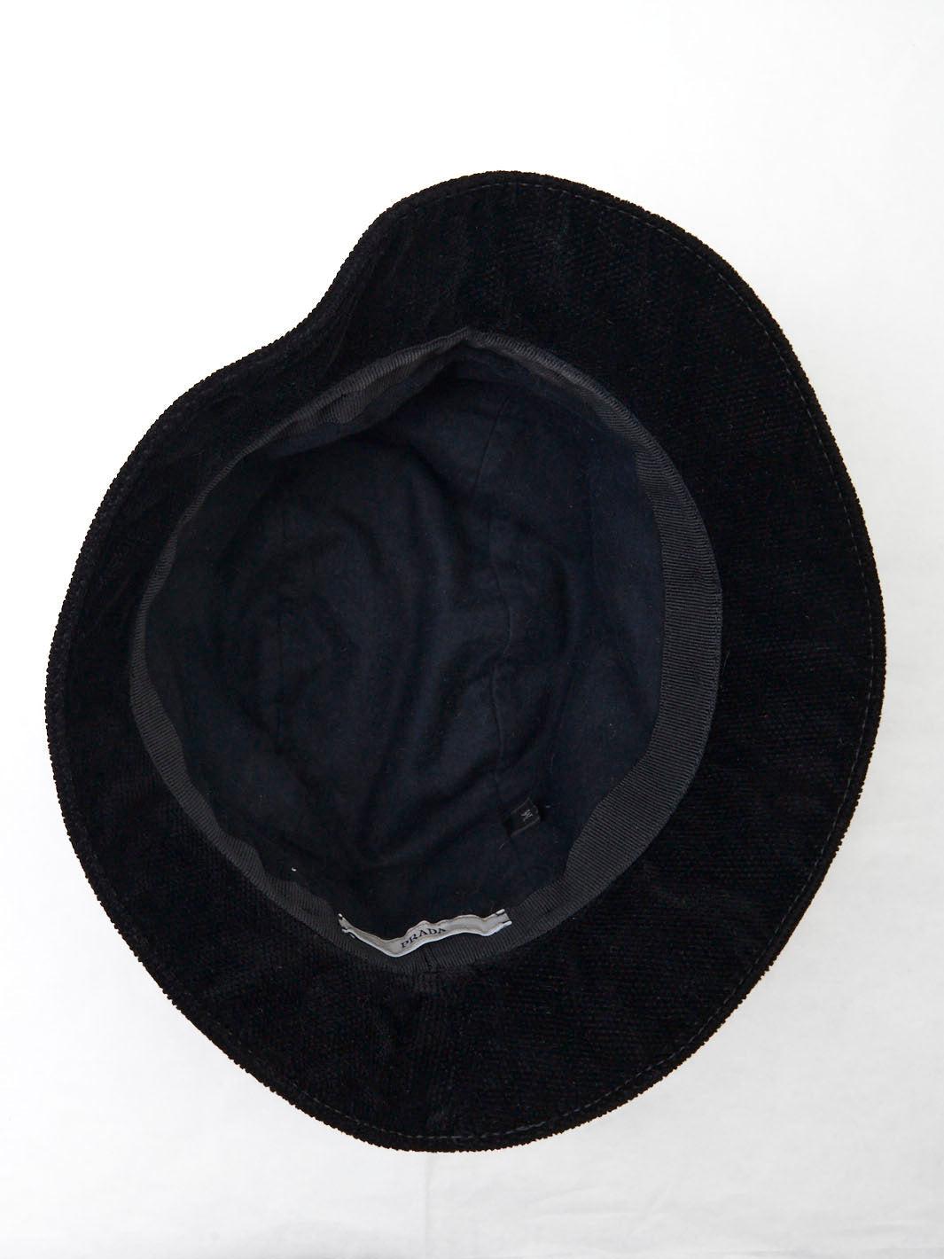 Y2K Prada hat in black velvet W2203304  Prada 